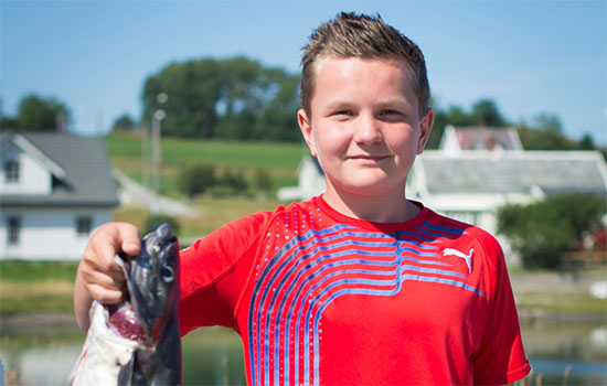 Anders Ellingsen (13) fikk den største fisken.